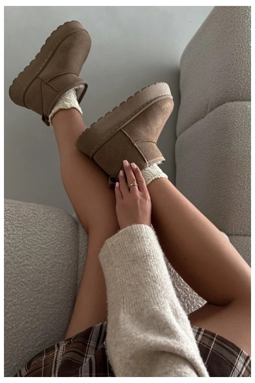 Zwart-witte sportschoenen met glanzende zilveren details