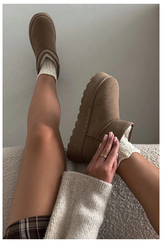 Zwart-witte sportschoenen met glanzende zilveren details