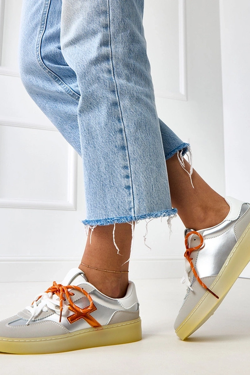 Zilveren sneakers met plateau en... Zilveren sneakers met plateau en...