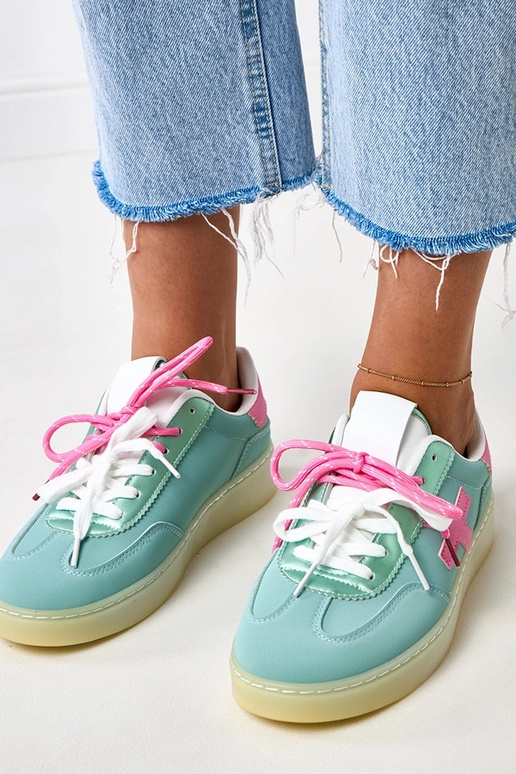 Turquoise sneakers met plateau en... Turquoise sneakers met plateau en...