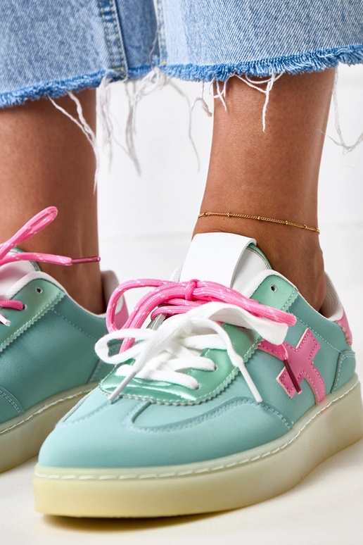 Turquoise sneakers met plateau en... Turquoise sneakers met plateau en...