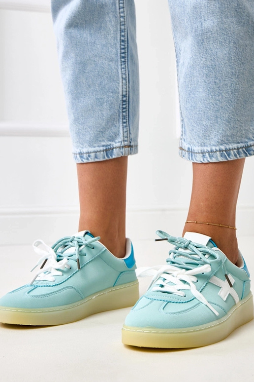 Blauwe sneakers met plateau en witte... Blauwe sneakers met plateau en witte...