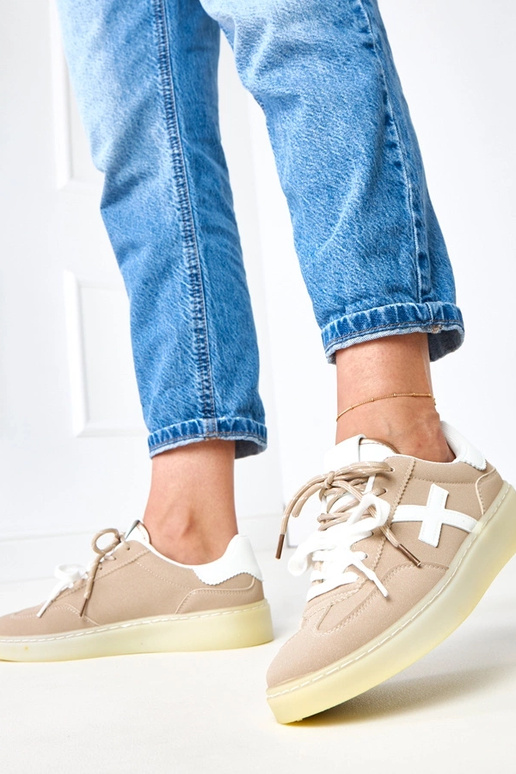 Bruine sneakers met plateau en witte... Bruine sneakers met plateau en witte...