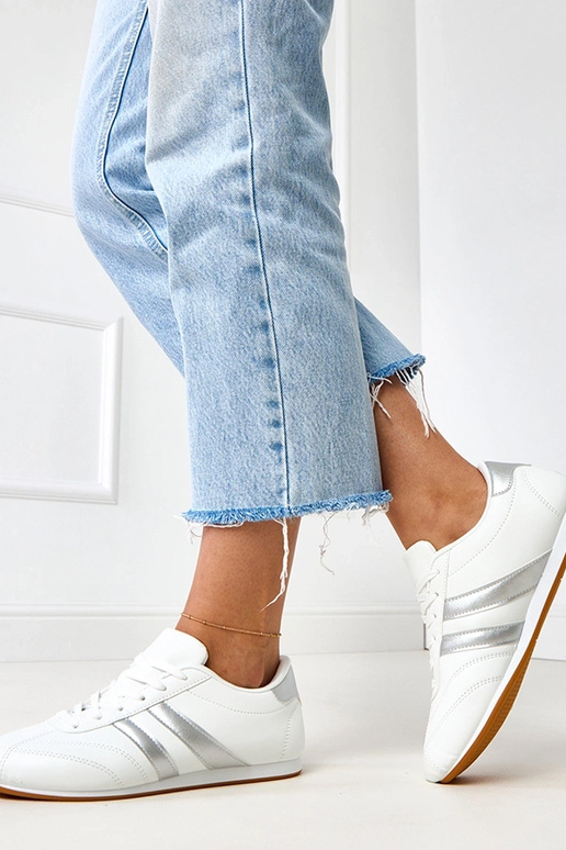 Witte tennissneakers met zilveren... Witte tennissneakers met zilveren...