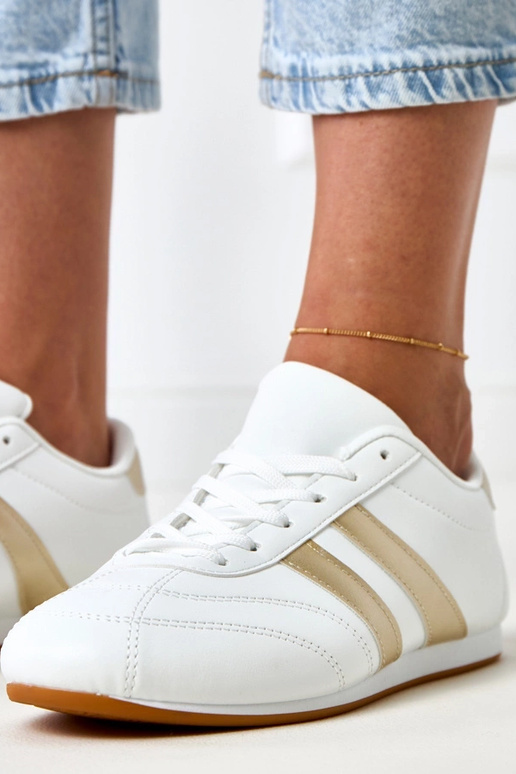 Witte tennisachtige sneakers met... Witte tennisachtige sneakers met...