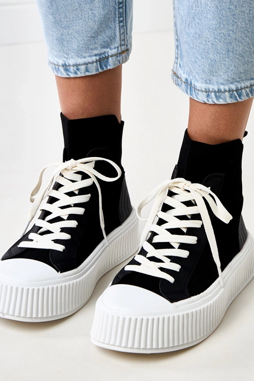 Zwarte instappers in sokkenstijl met... Zwarte instappers in sokkenstijl met...