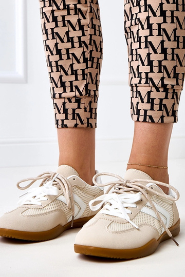 Zandkleurige sportieve schoenen van netstof in tennisstijl met witte inzet Malkan