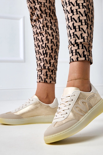 Zandkleurige sportschoenen met plateau en gouden motief Izabell 2