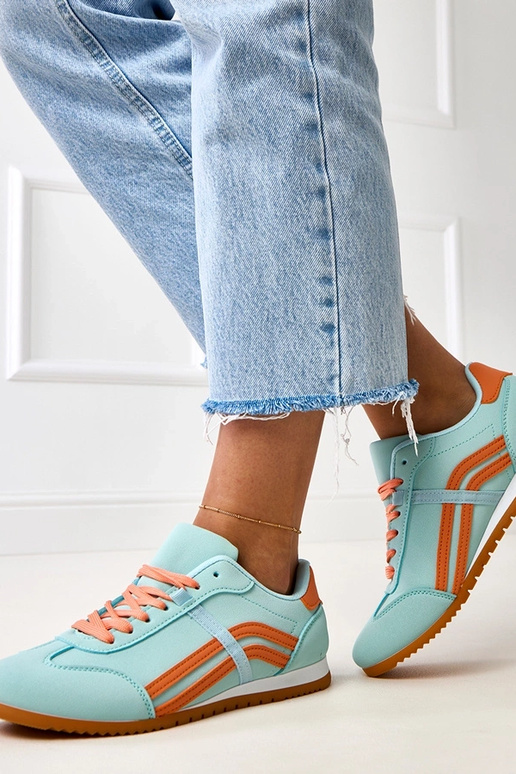 Blauwe sportschoenen met oranje inzet... Blauwe sportschoenen met oranje inzet...