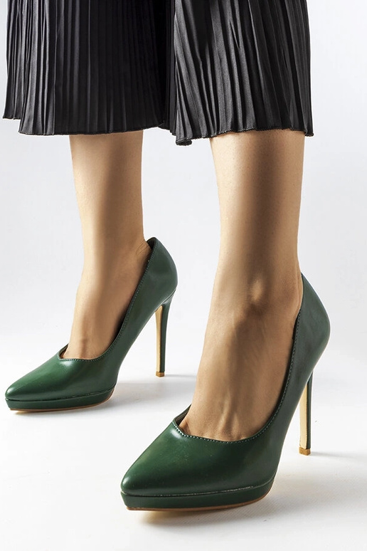 Donkergroene klassieke hoge hakken... Donkergroene klassieke hoge hakken...