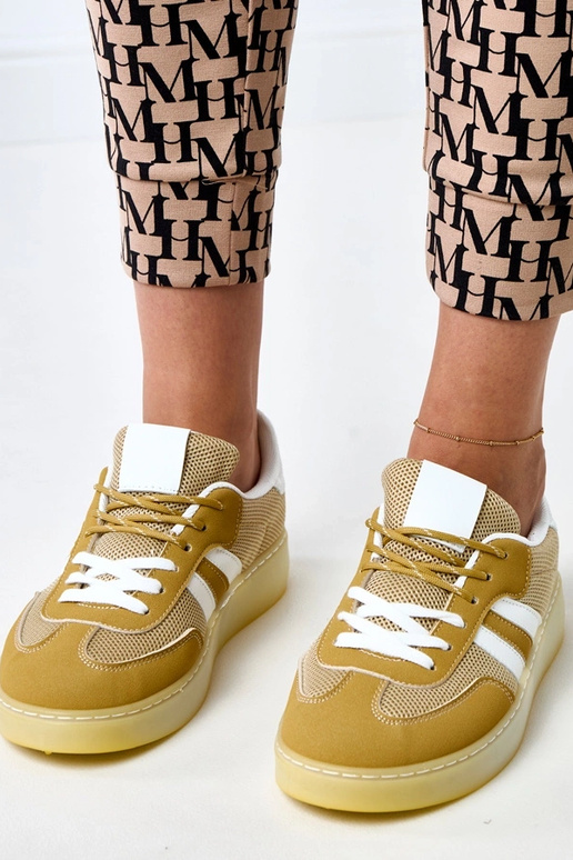 Gele mesh sneakers met witte inleg Weka Gele mesh sneakers met witte inleg Weka