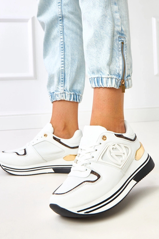 Wit-zwart sneakers op een platform... Wit-zwart sneakers op een platform...