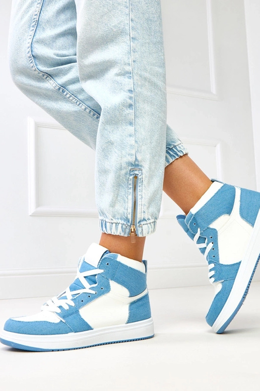 Hoge sneakers boven de enkel met... Hoge sneakers boven de enkel met...