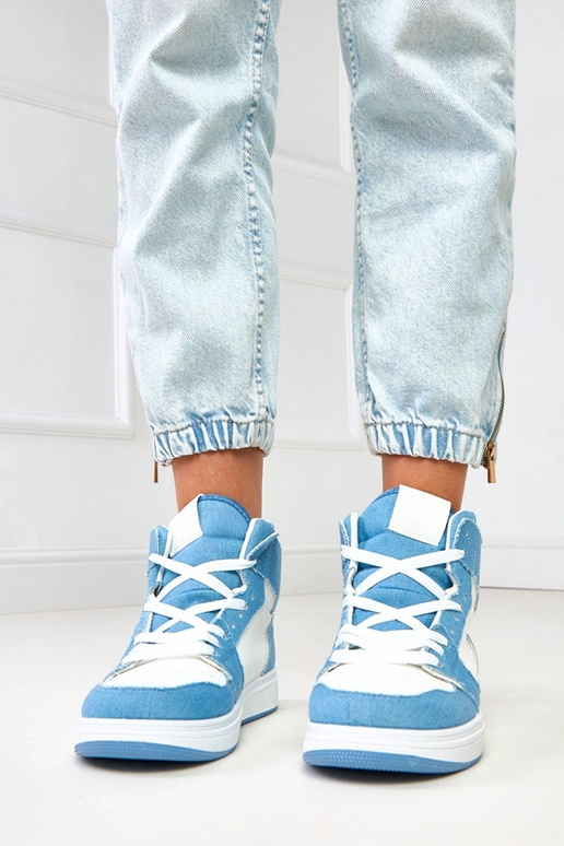 Hoge sneakers boven de enkel met... Hoge sneakers boven de enkel met...