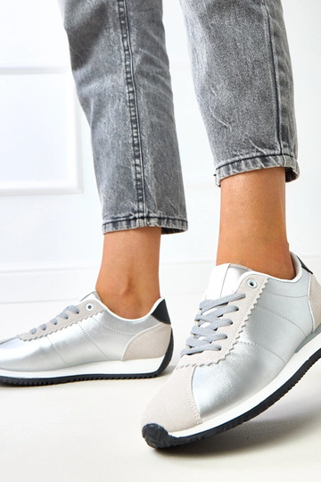 Zilveren sportschoenen met... 2