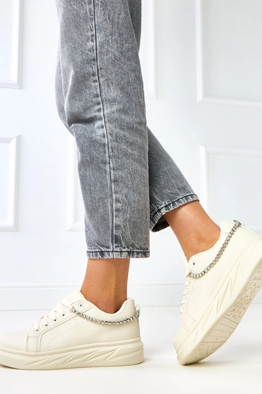 Zandkleurige sneakers op een platform... Zandkleurige sneakers op een platform...