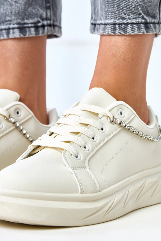 Zandkleurige sneakers op een platform... Zandkleurige sneakers op een platform...