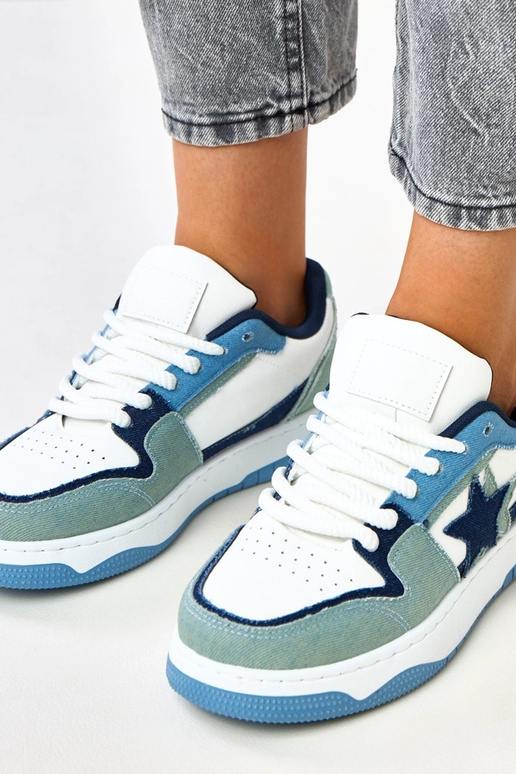 Wit-blauwe sneakers op een platform... Wit-blauwe sneakers op een platform...