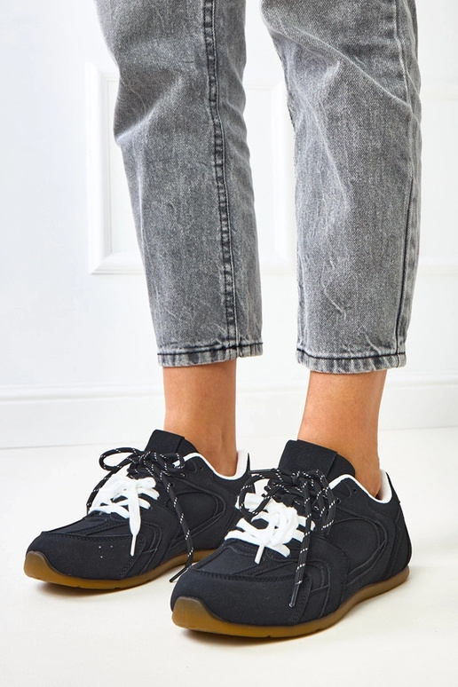 Zwarte sportieve schoenen met dubbele... Zwarte sportieve schoenen met dubbele...