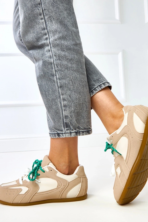 Beige sportieve schoenen met dubbele... Beige sportieve schoenen met dubbele...