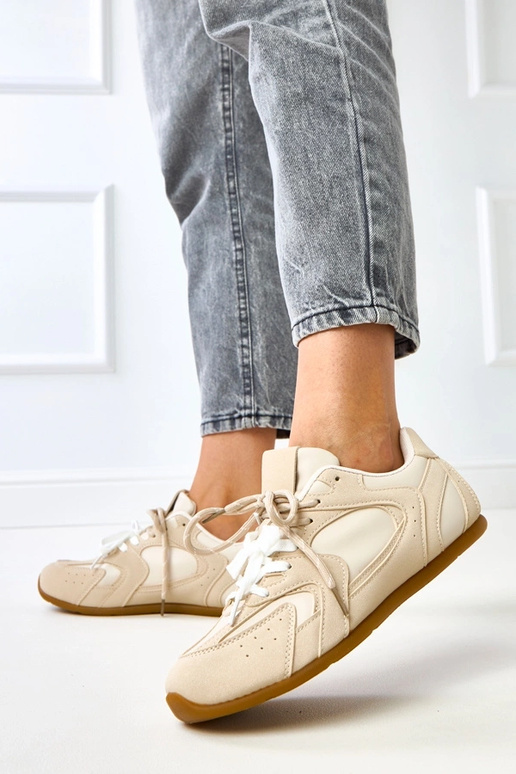 Beige sportieve schoenen met dubbele... Beige sportieve schoenen met dubbele...