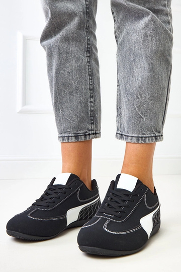 Zwarte sportieve schoenen...