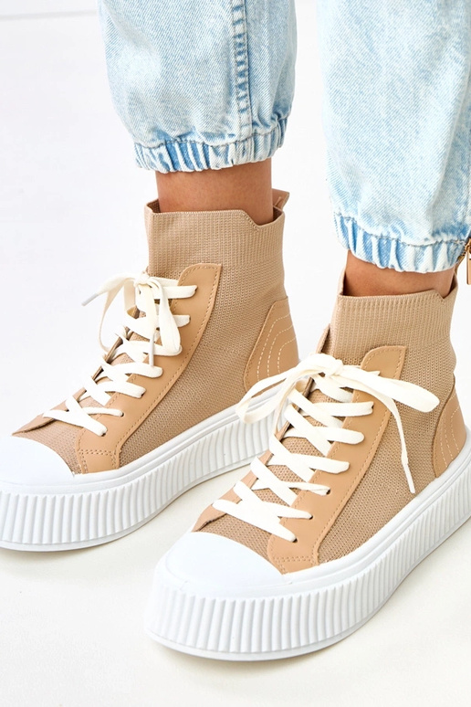 Bruine instappers met brede zool in... Bruine instappers met brede zool in...