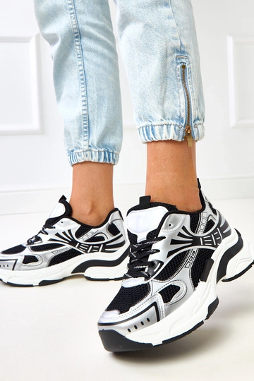 Zwarte sneakers met een... 2
