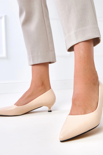 Zandkleurige schoenen met...