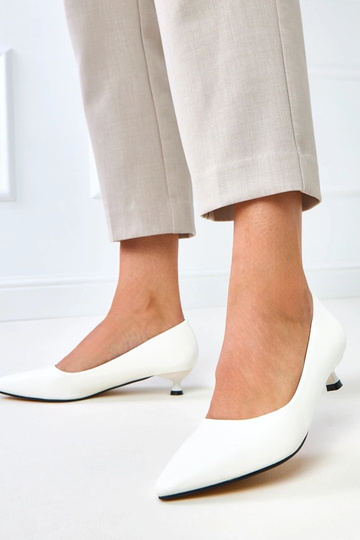 Witte schoenen met lage...