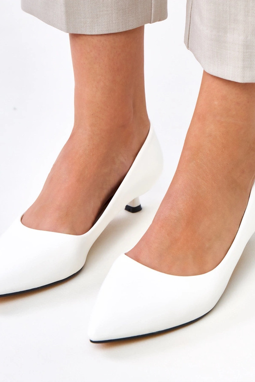 Witte schoenen met lage hak, Louise Witte schoenen met lage hak, Louise