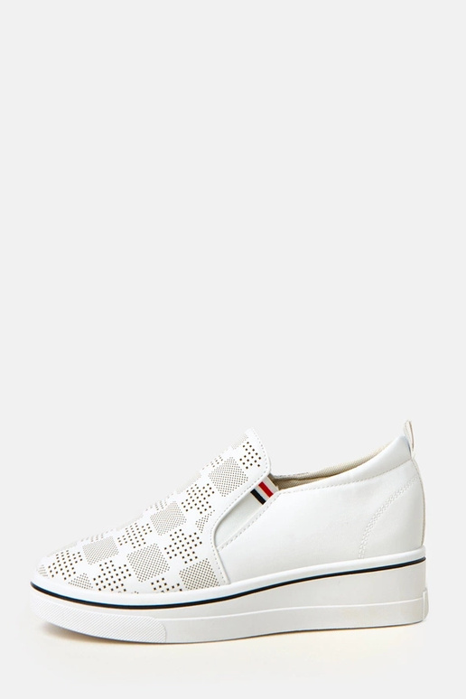 Witte opengewerkte sneakers op... Witte opengewerkte sneakers op...