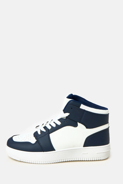 Hoge witte donkerblauwe sneakers met... Hoge witte donkerblauwe sneakers met...