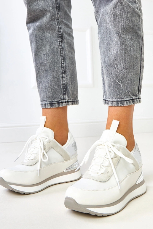 Witte sneakers met verborgen platform... Witte sneakers met verborgen platform...