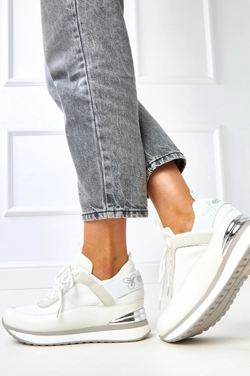 Witte sneakers met verborgen platform... Witte sneakers met verborgen platform...