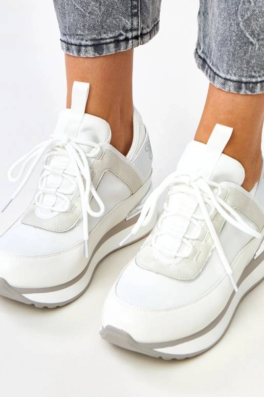 Witte sneakers met verborgen platform... Witte sneakers met verborgen platform...