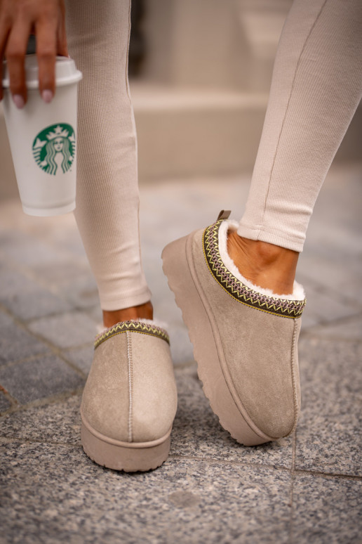 SneeuIn laarzen Dames met platform opInarmen met bont erin groene kleur Remenia SneeuIn laarzen Dames met platform opInarmen met bont erin groene kleur Remenia