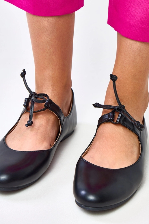 Zwarte ballerina's met strik rond de... Zwarte ballerina's met strik rond de...