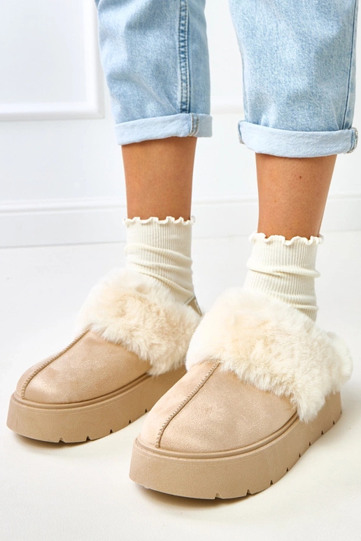 Zandkleurige korte sneeuwlaarzen...