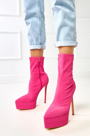 Roze satijnen enkellaarsjes...