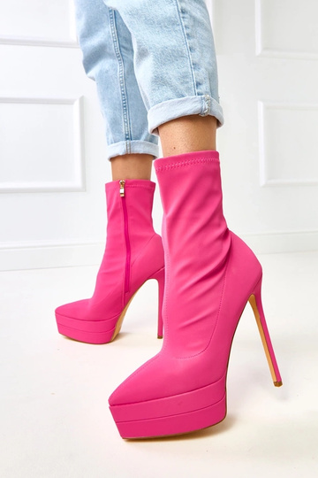 Roze satijnen enkellaarsjes... 2