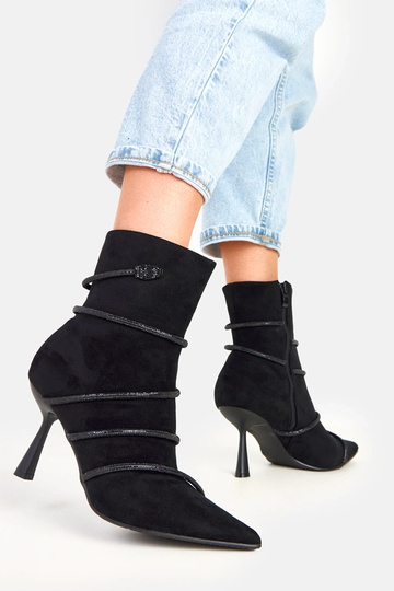 Nethe zwarte laarzen op de... 2