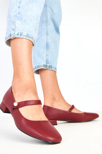 Alya Bordeaux hakken op een... 2