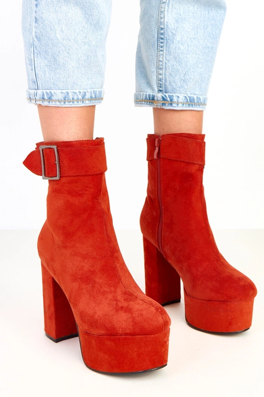 Costa oranje laarzen op plateau met...