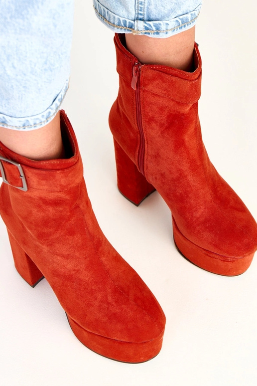 Costa oranje laarzen op plateau met...