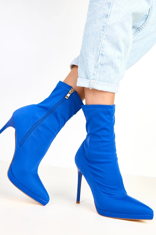 Blauwe satijnen enkellaarsjes op hak...