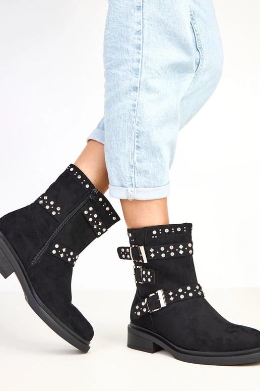 Zwarte botines met zirconia op een...