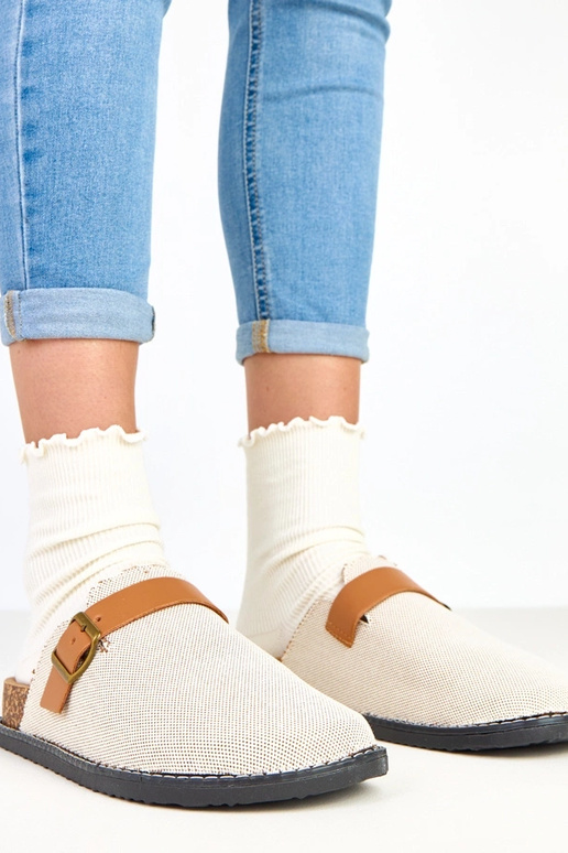 Bruine slippers op een kurken... Bruine slippers op een kurken...