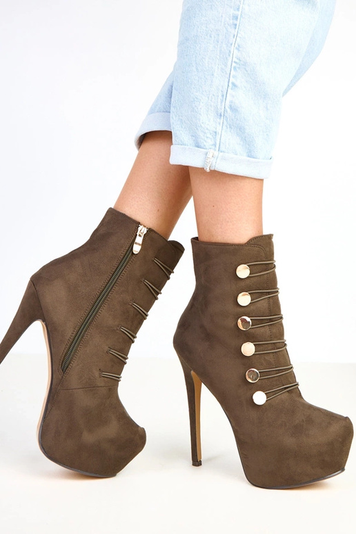 Groene botines op een platform en...