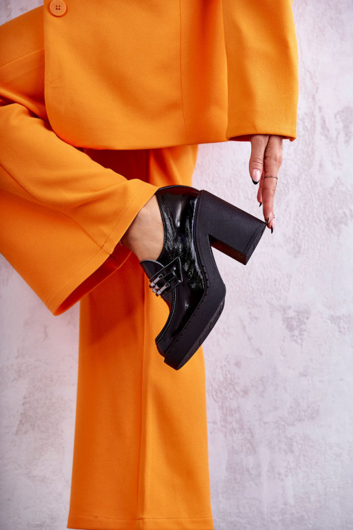 met lakeffect schoenen Op een enorme paal zInart Lemar Jaime met lakeffect schoenen Op een enorme paal zInart Lemar Jaime